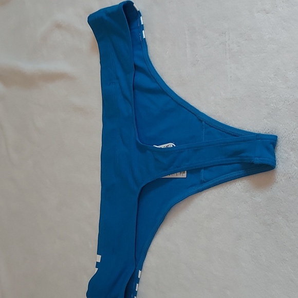 Adidas Essentials - Picture 11 of 13